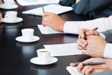 Meetings und Treffen am Arbeitsplatz und im Job richtig organisieren