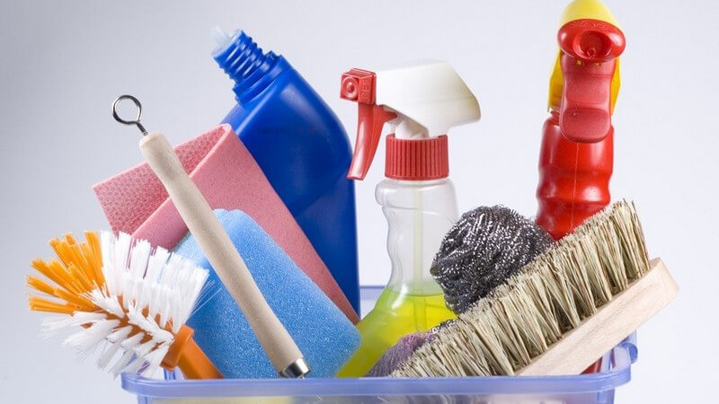 Reinigungs-Set mit Spülbürste, Wischtuch, Küchentuch, Handbesen, Reinigungsmittel, WC-Reiniger, Schwamm und Kesselwolle