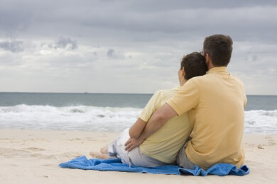 Abzocke bei einsamen Herzen: Wenn die sexy Biene tatsächlich ein Mann ist