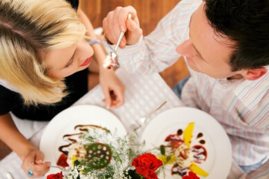Essen macht Frauen empfänglicher für romantische Gesten