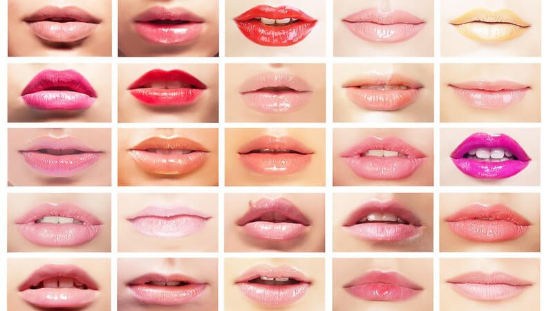 Collage mit 25 geschminkten Lippen unterschiedlicher Farbe