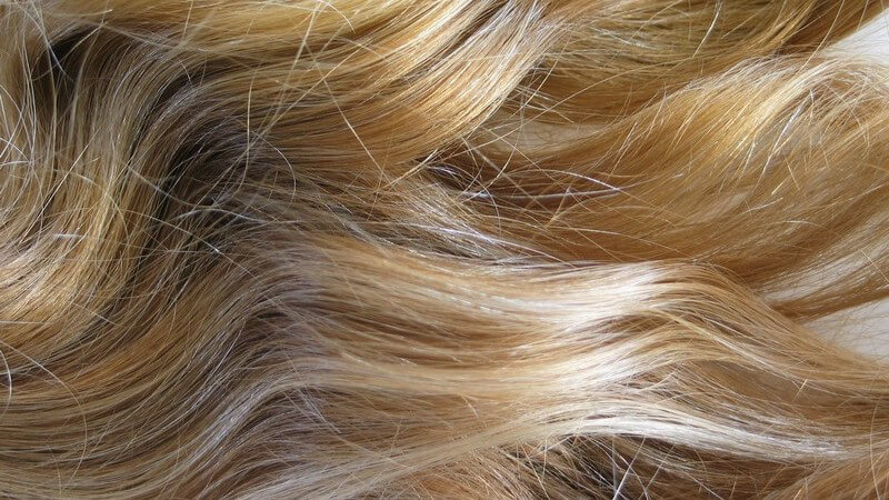 Nahaufnahme blondes langes Haar