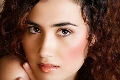 Dauerwellen für große Locken liegen im Trend